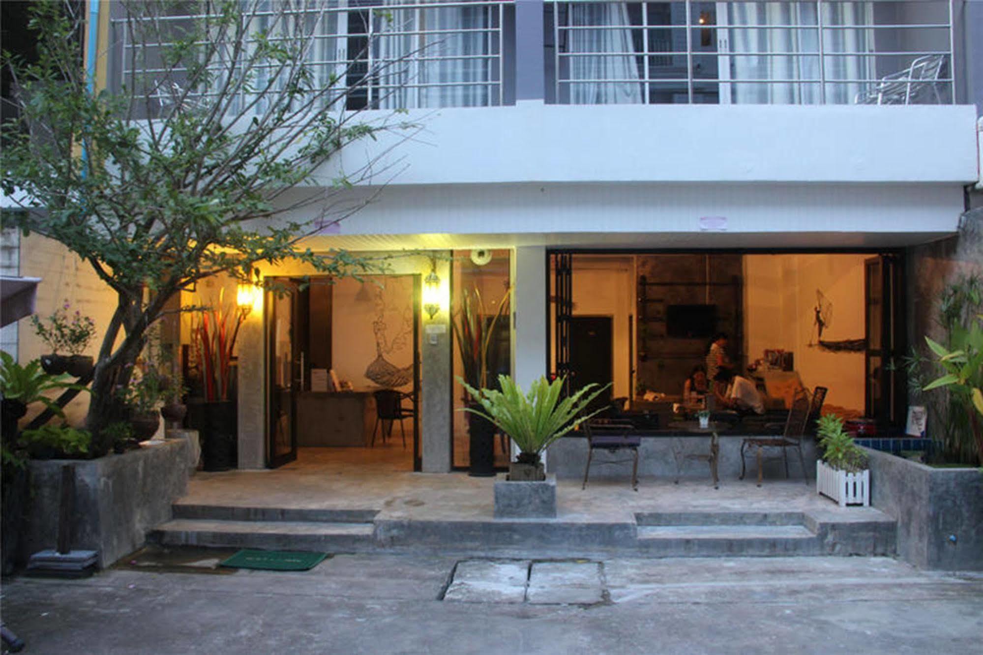 Dengba Hostel Phuket Patong Dış mekan fotoğraf