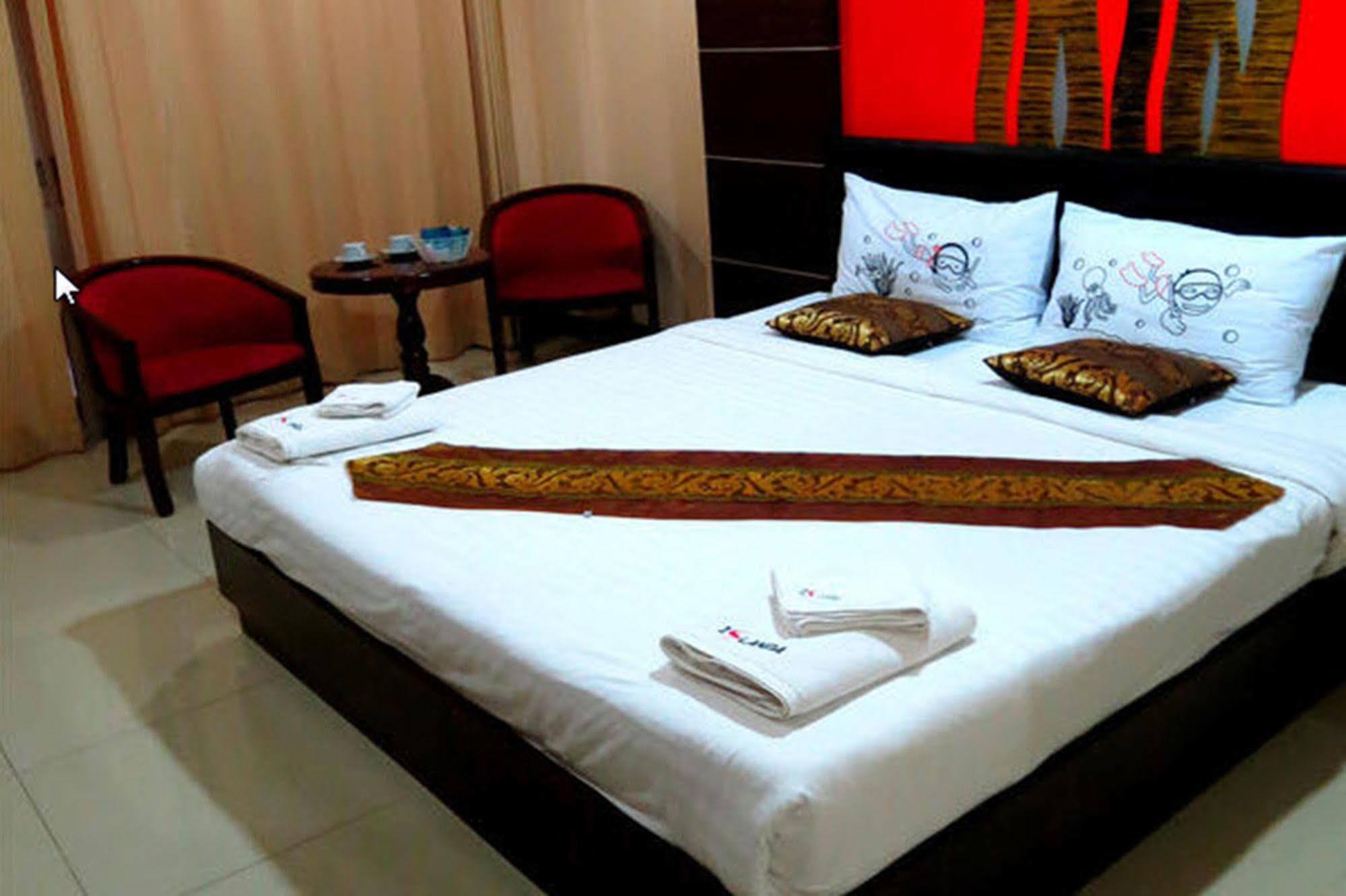 Dengba Hostel Phuket Patong Dış mekan fotoğraf