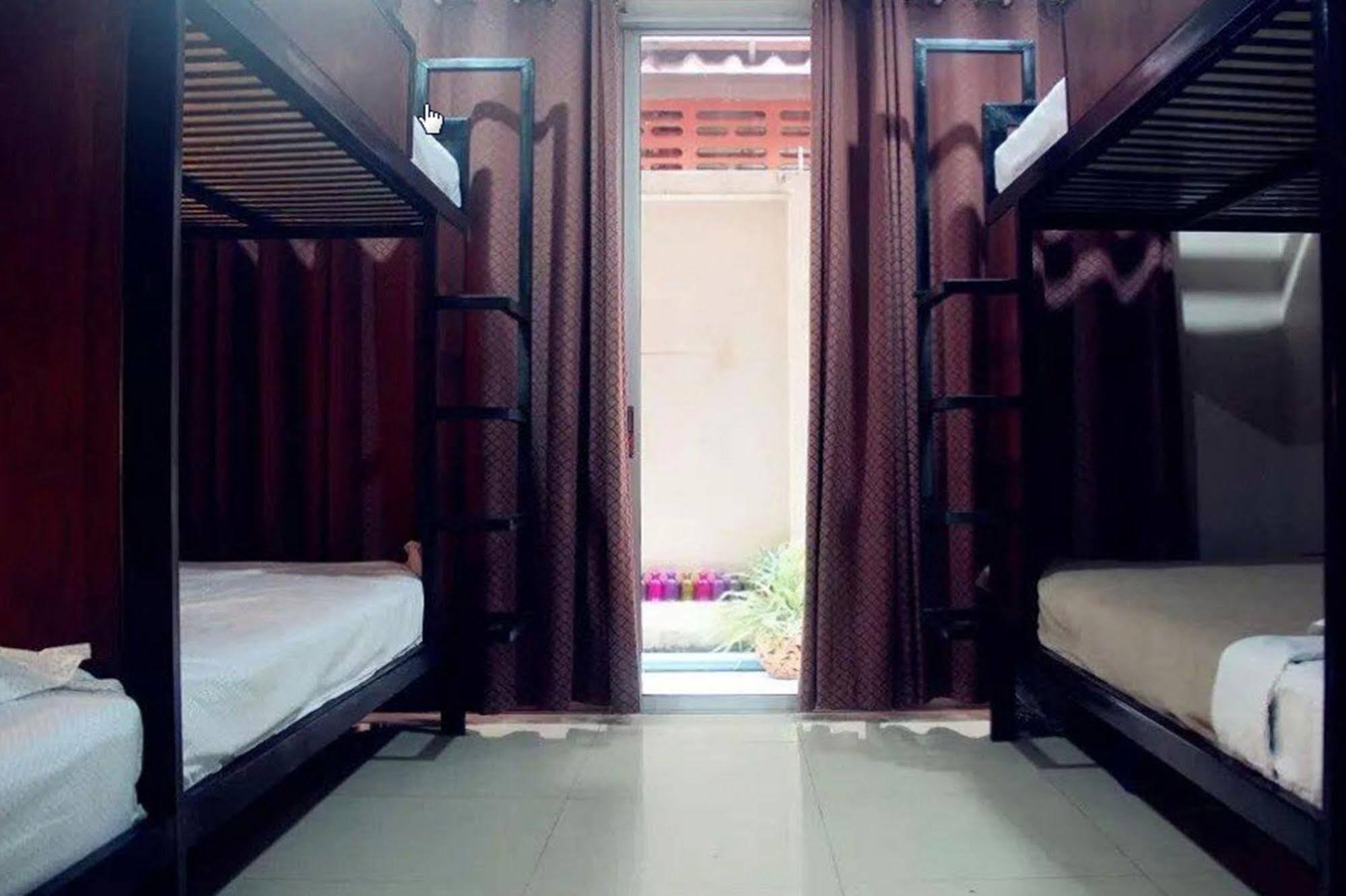 Dengba Hostel Phuket Patong Dış mekan fotoğraf