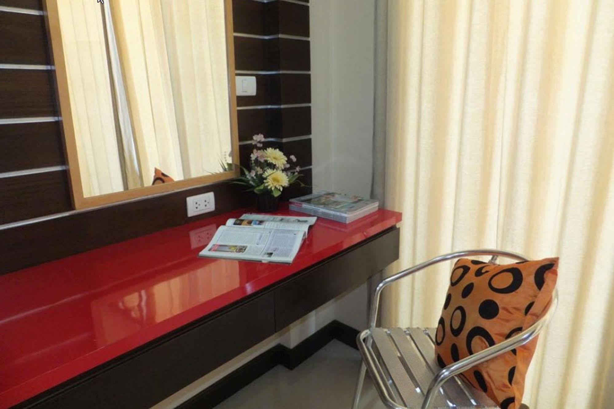 Dengba Hostel Phuket Patong Dış mekan fotoğraf